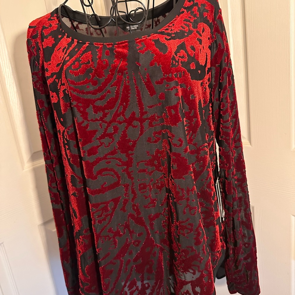 Simply Vera Wang Women's Red & Black Patterned Velvet Burnout Long Sleeve Top